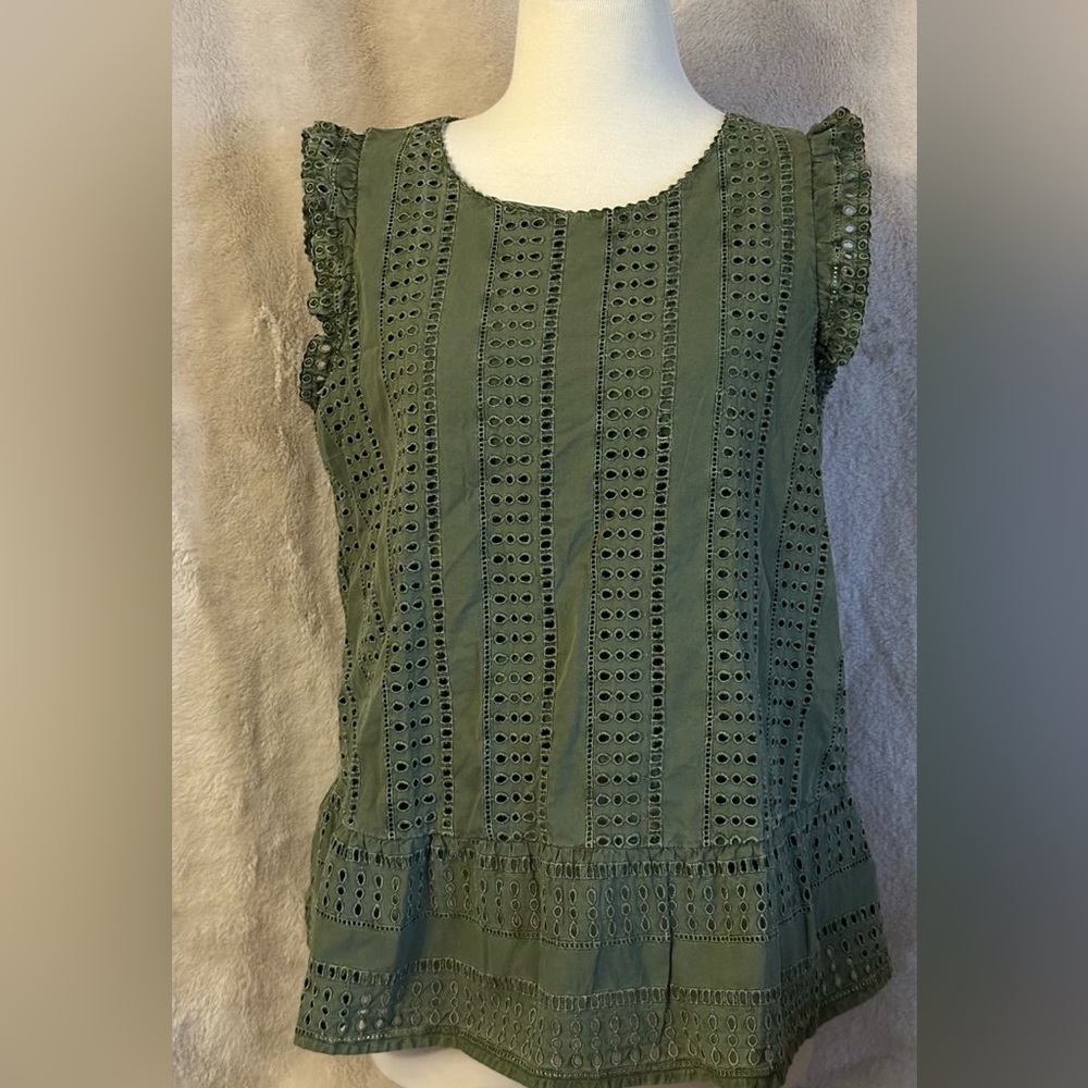 Vineyard Vines Olive Eyelet Peplum Top, Size Medium.